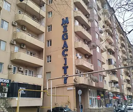 Kirayə verilir 3 otaqlı mənzil 176 m² — Bakı, Memar Əcəmi yanı 3 otaq 176.00 m²
