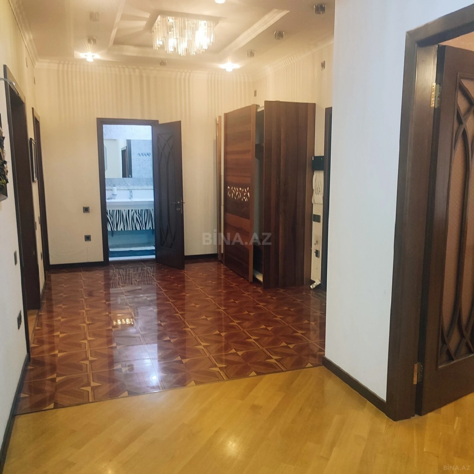 Kirayə verilir 3 otaqlı mənzil 176 m²