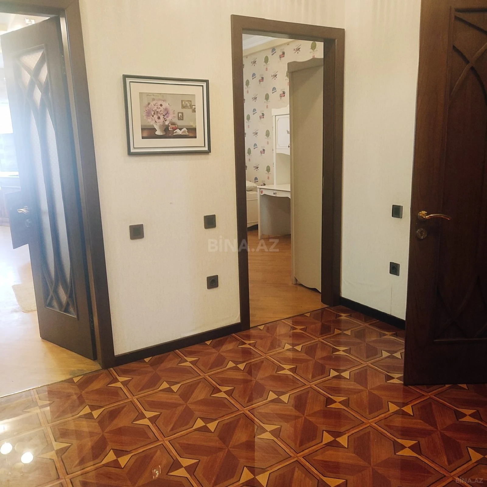 Kirayə verilir 3 otaqlı mənzil 176 m²