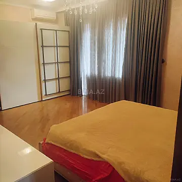 Kirayə verilir 3 otaqlı mənzil 176 m²