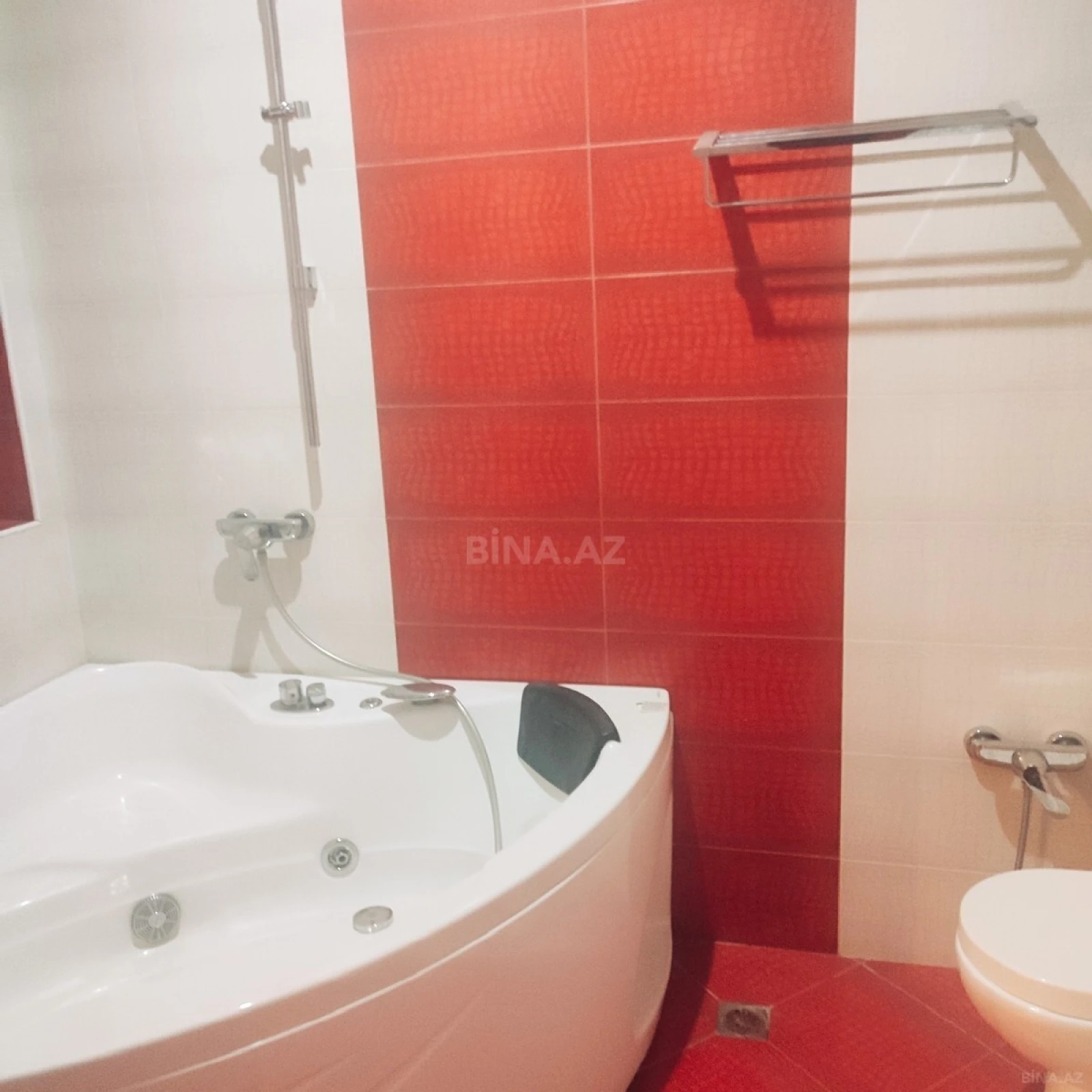 Kirayə verilir 3 otaqlı mənzil 176 m²