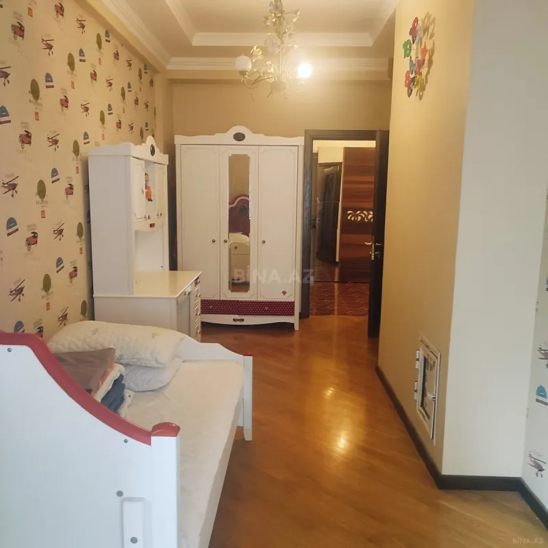 Kirayə verilir 3 otaqlı mənzil 176 m²