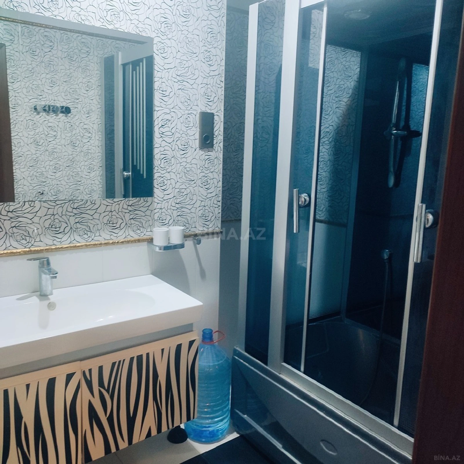 Kirayə verilir 3 otaqlı mənzil 176 m²