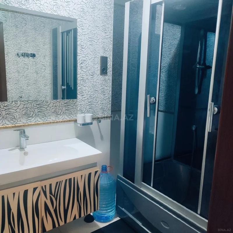 Kirayə verilir 3 otaqlı mənzil 176 m²