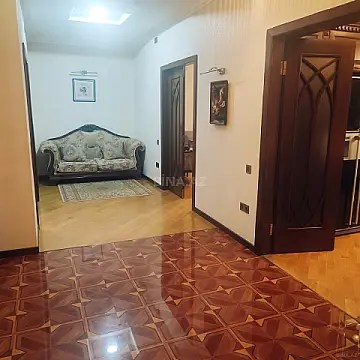 Kirayə verilir 3 otaqlı mənzil 176 m²