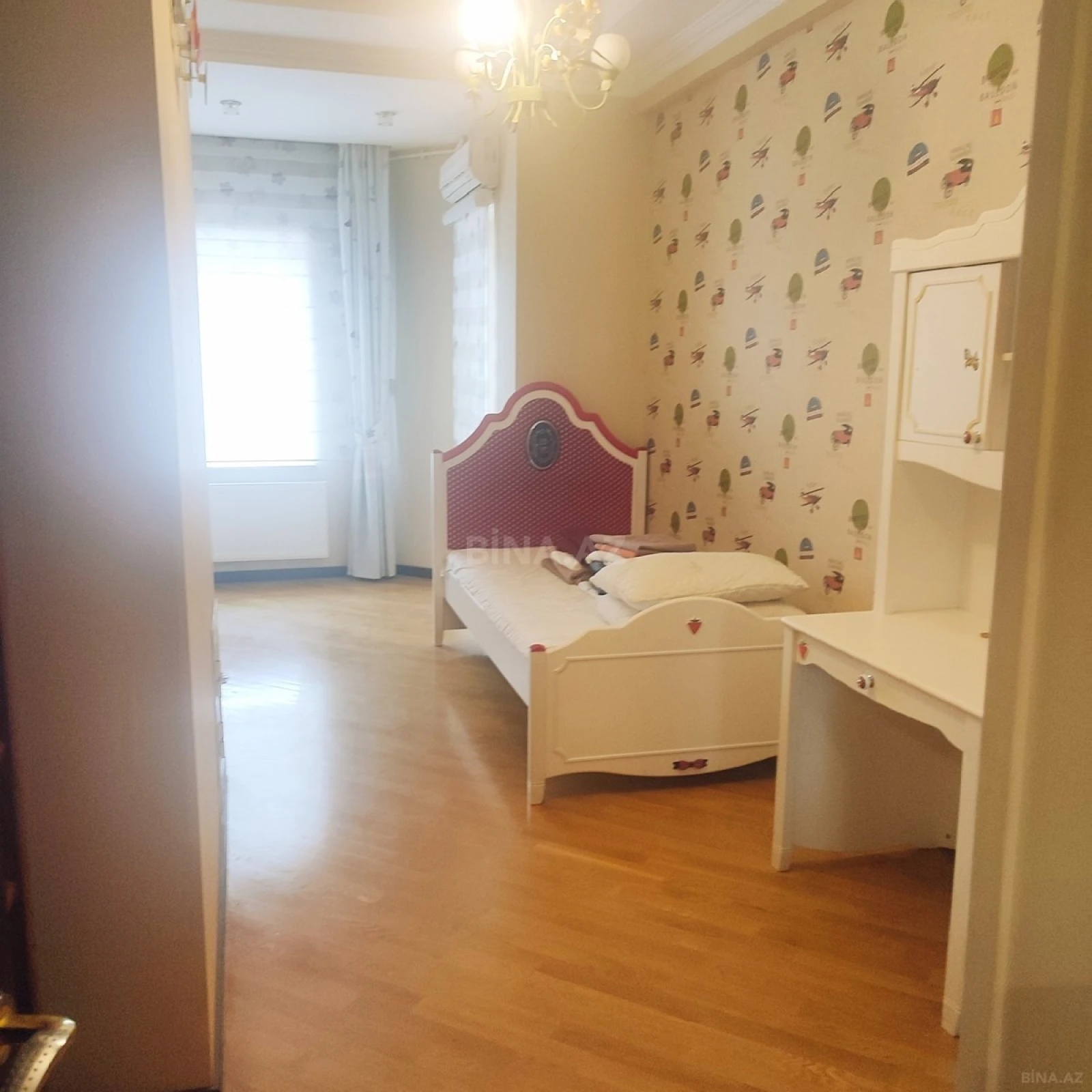 Kirayə verilir 3 otaqlı mənzil 176 m²