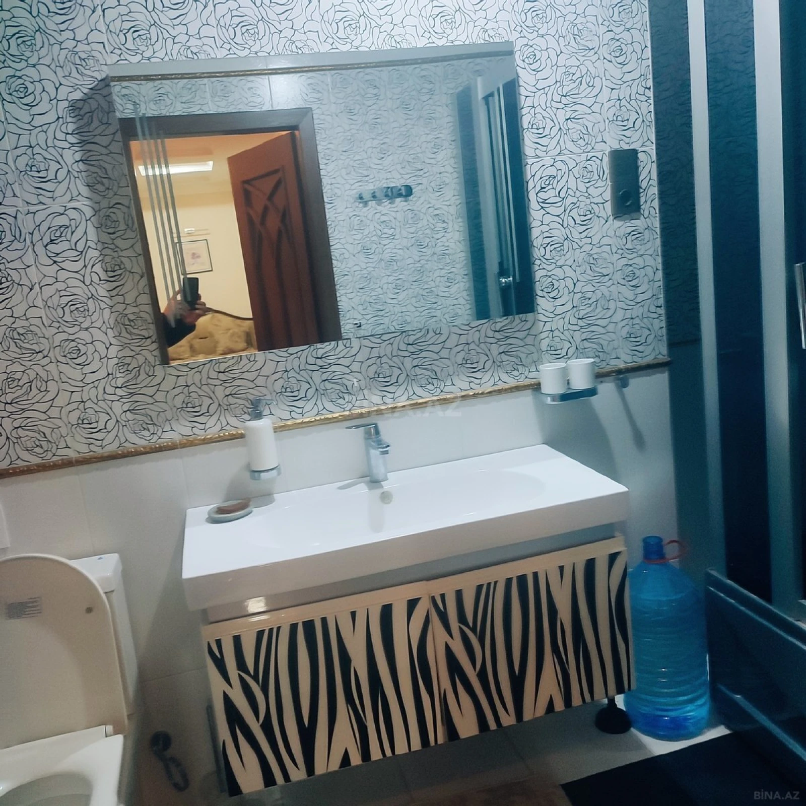 Kirayə verilir 3 otaqlı mənzil 176 m²