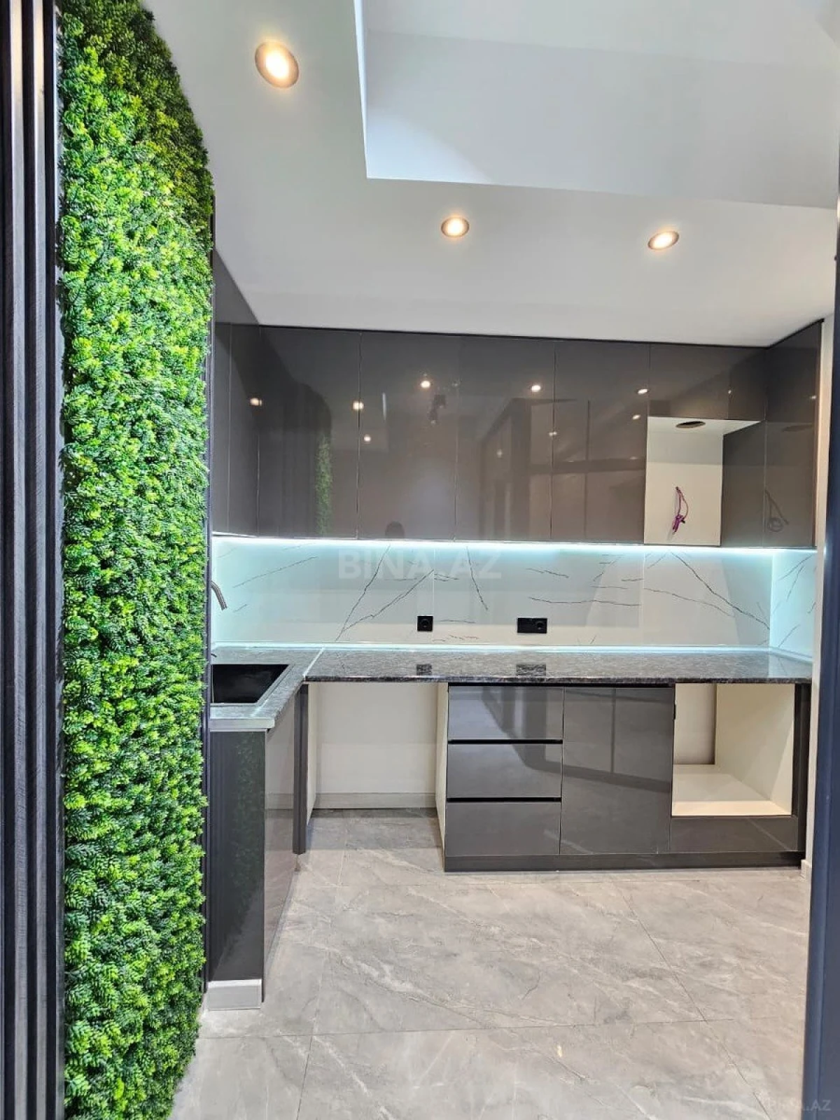 Satılır 2 otaqlı mənzil 63 m²