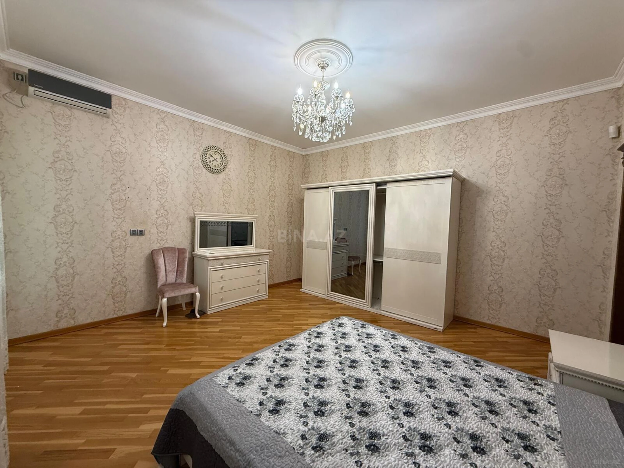 Satılır 6 otaqlı həyət evi 360 m²