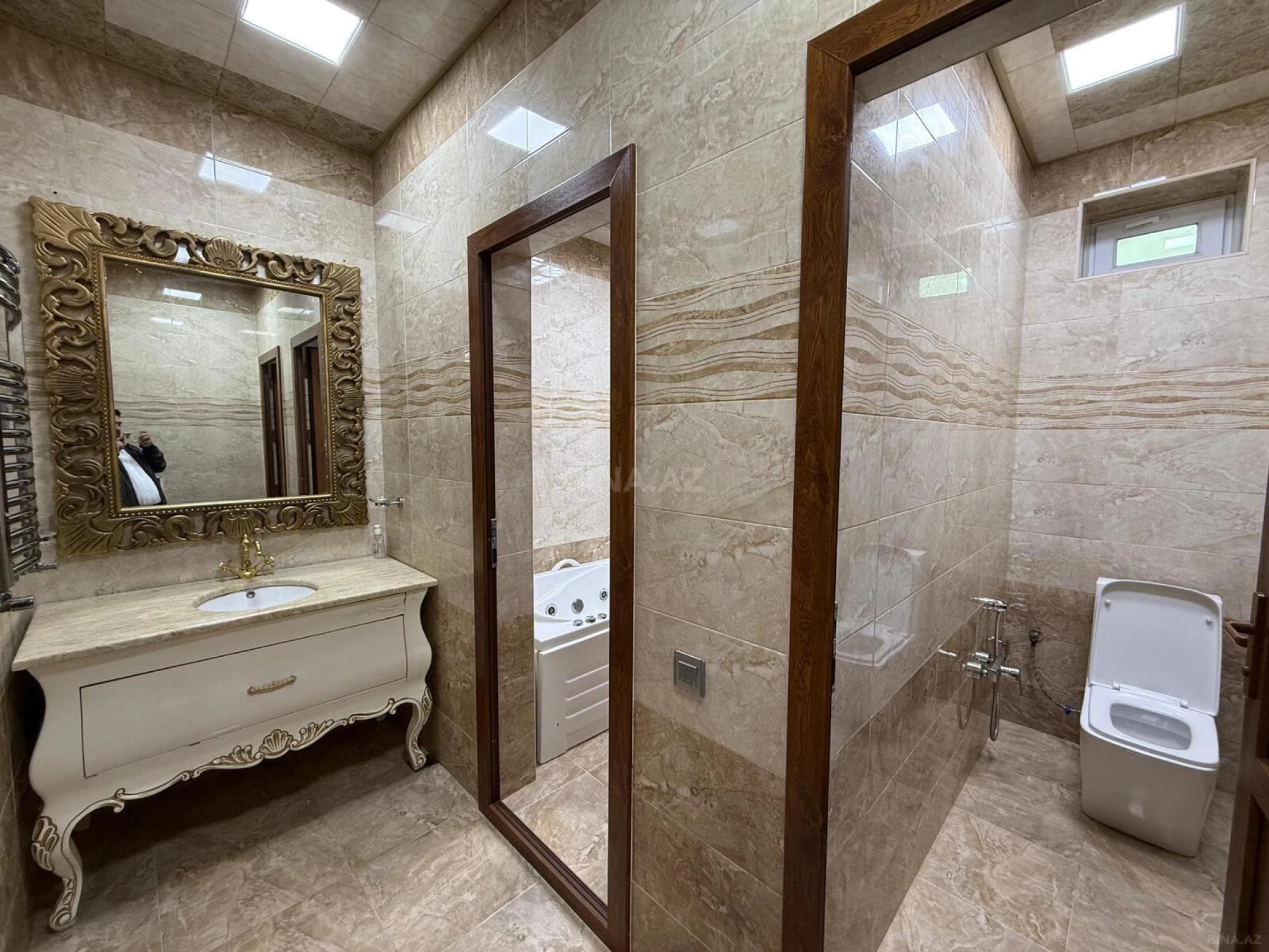 Satılır 6 otaqlı həyət evi 360 m²