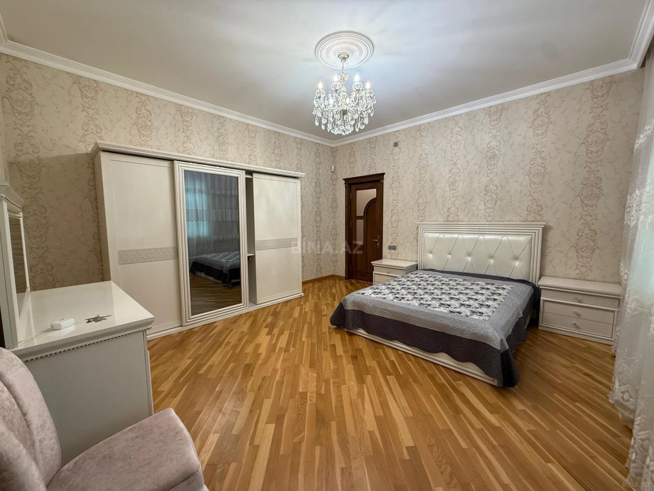 Satılır 6 otaqlı həyət evi 360 m²