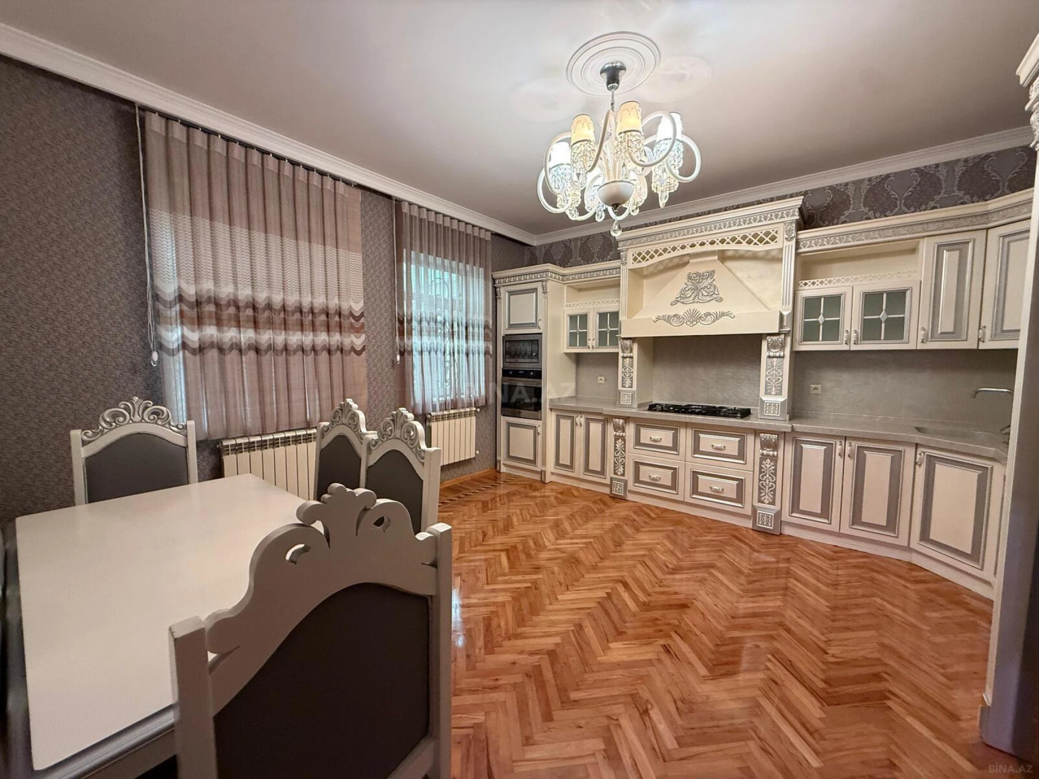 Satılır 6 otaqlı həyət evi 360 m²