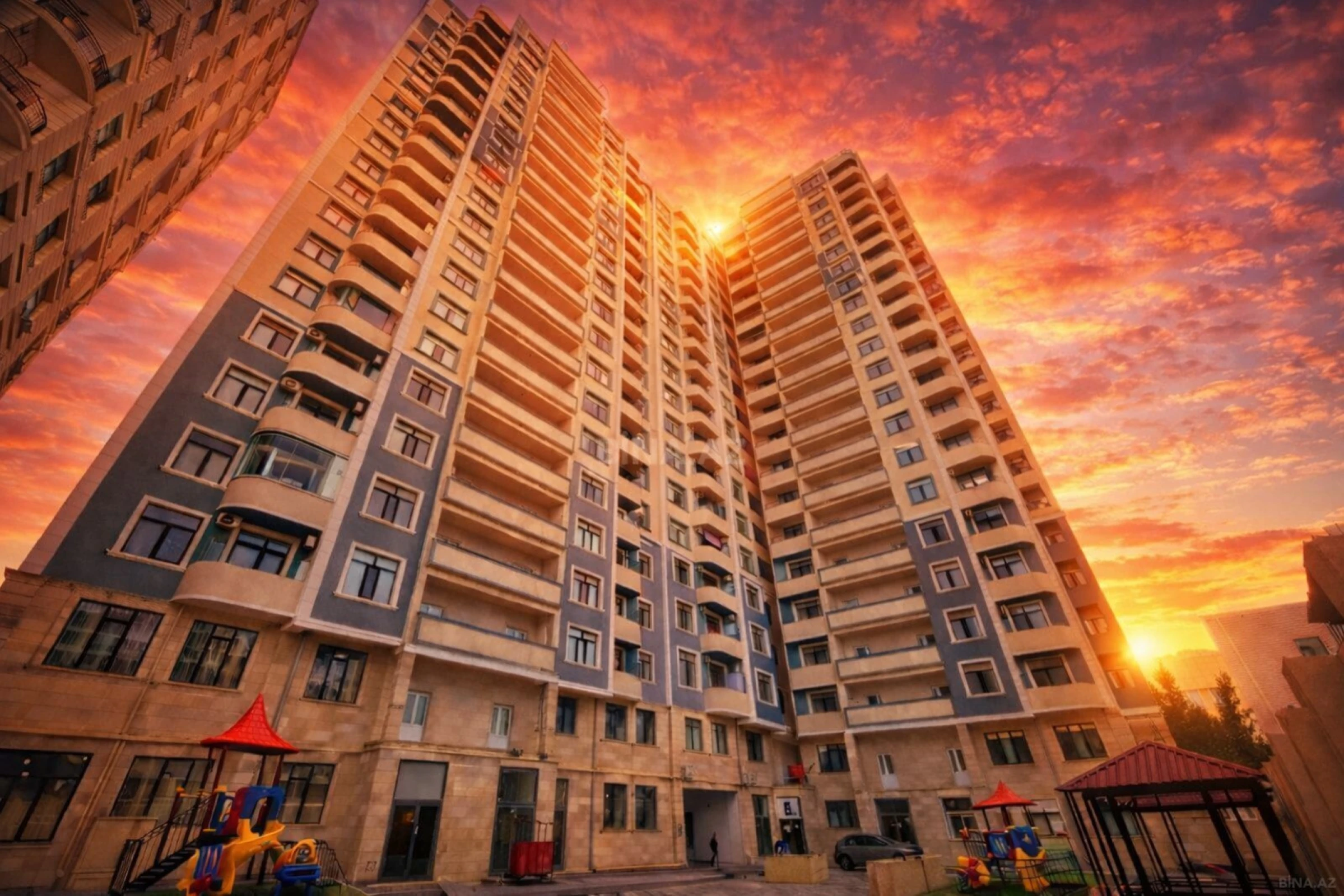 Satılır 4 otaqlı mənzil 172 m²