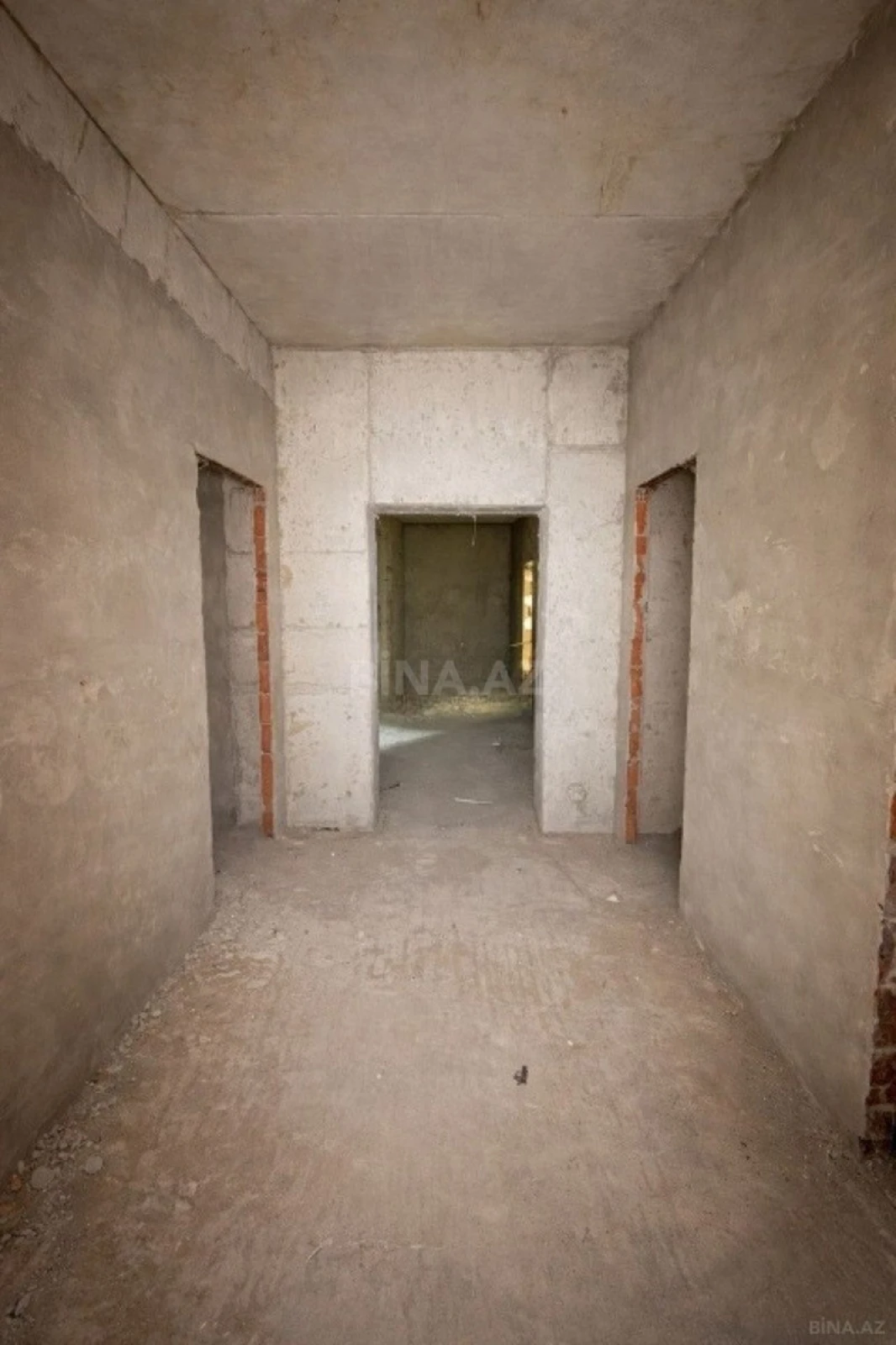 Satılır 4 otaqlı mənzil 172 m²