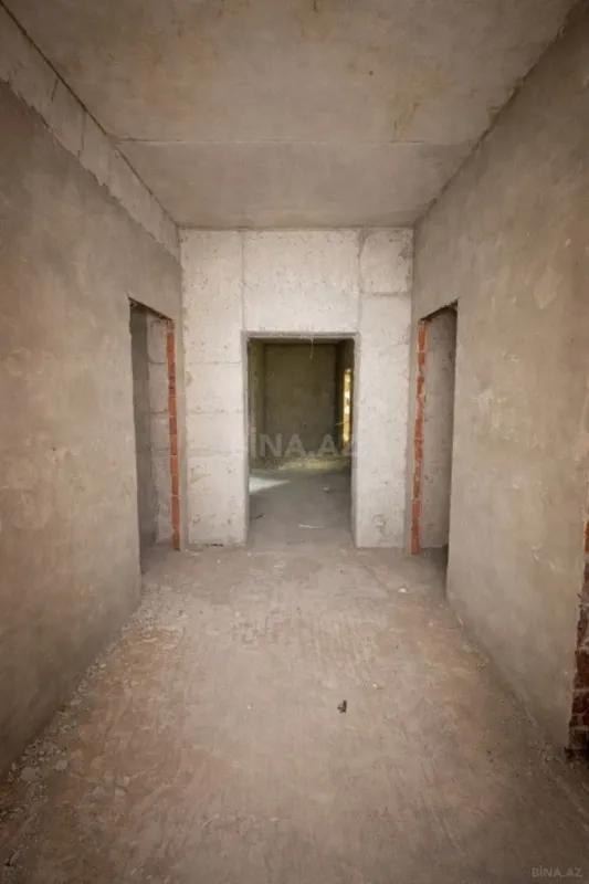 Satılır 4 otaqlı mənzil 172 m²