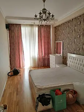 Kirayə verilir 2 otaqlı mənzil 84 m²