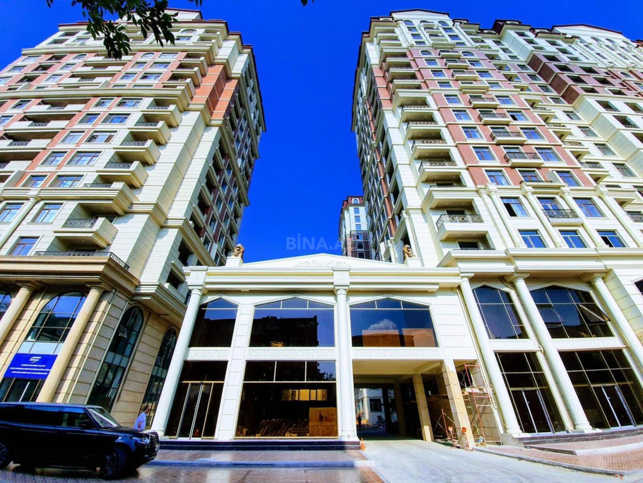 Satılır 4 otaqlı mənzil 179 m²