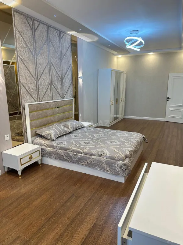 Satılır 4 otaqlı mənzil 179 m²