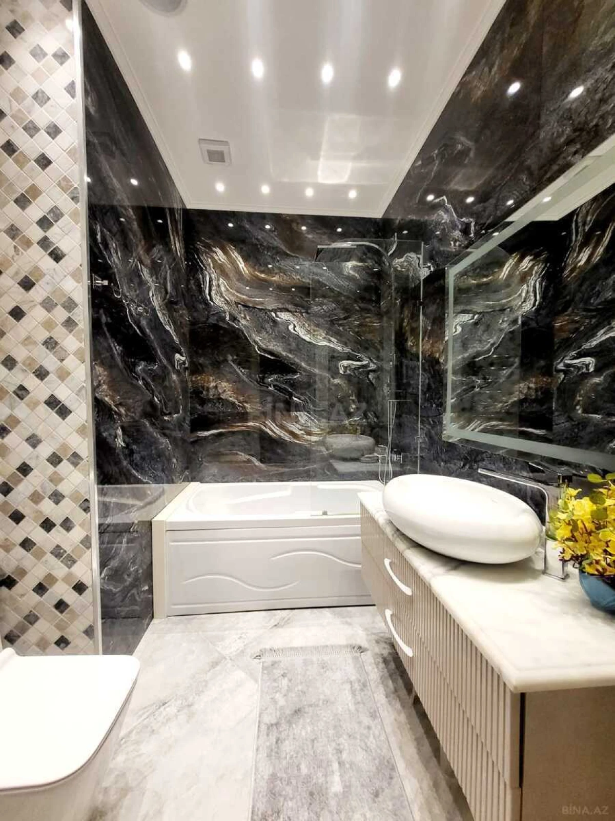 Satılır 4 otaqlı mənzil 179 m²