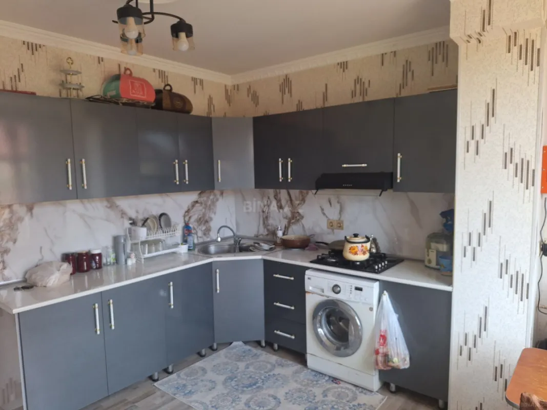 Satılır 7 otaqlı həyət evi 800 m²