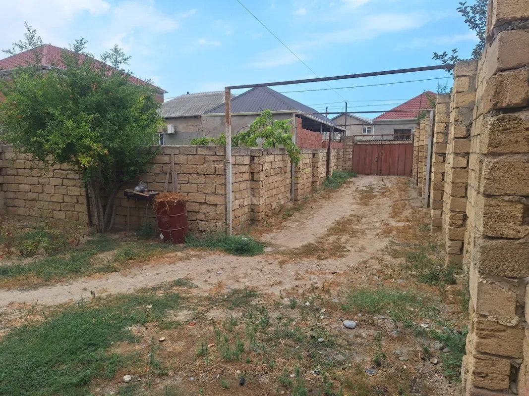 Satılır 7 otaqlı həyət evi 800 m²