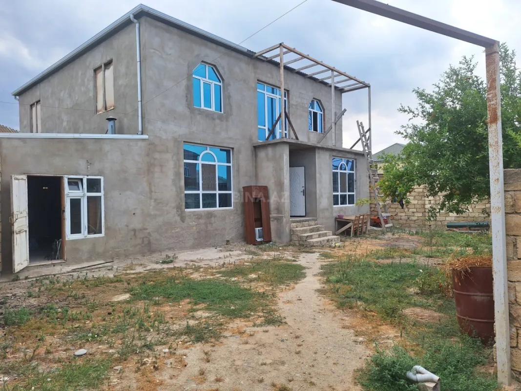 Satılır 7 otaqlı həyət evi 800 m²