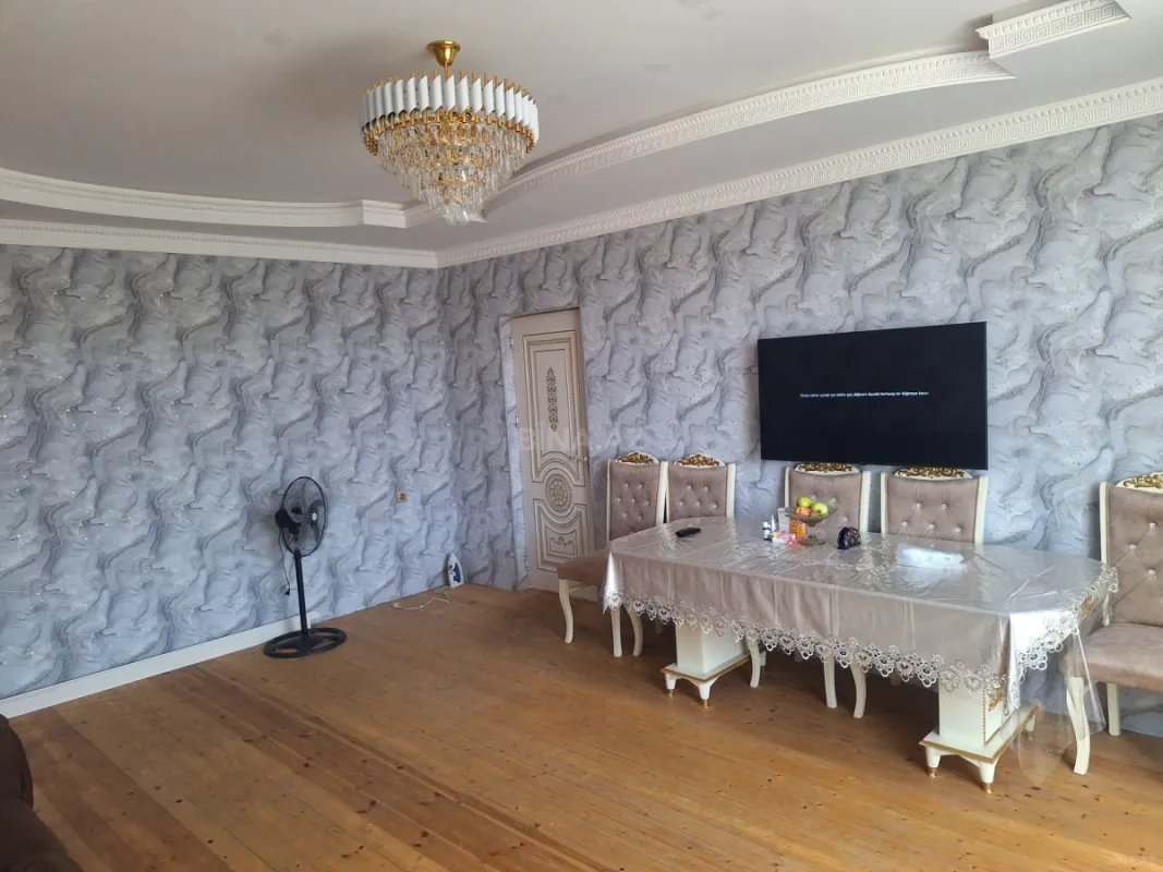 Satılır 7 otaqlı həyət evi 800 m²