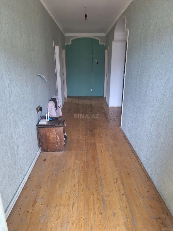 Satılır 7 otaqlı həyət evi 800 m²