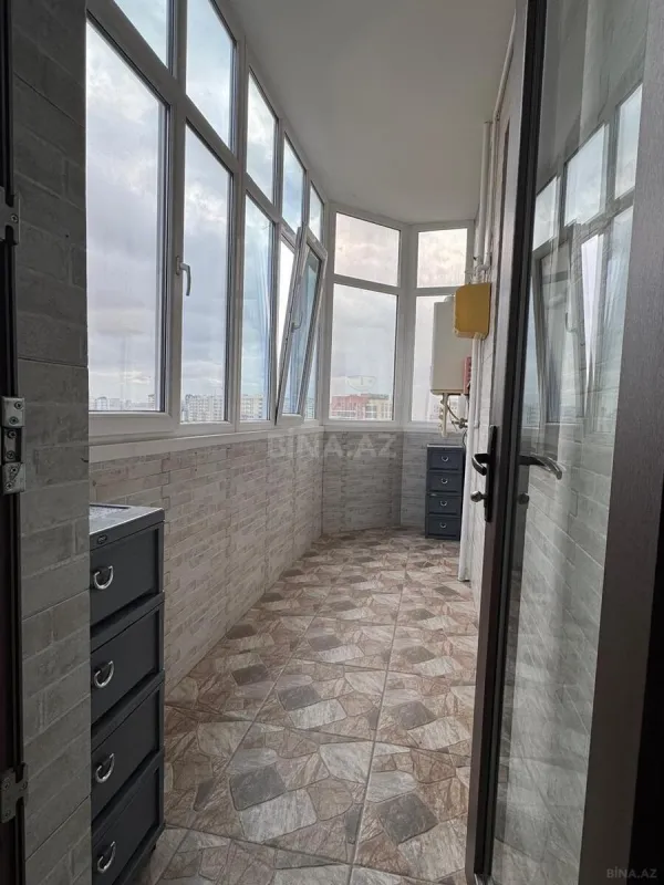 Satılır 6 otaqlı mənzil 270 m²