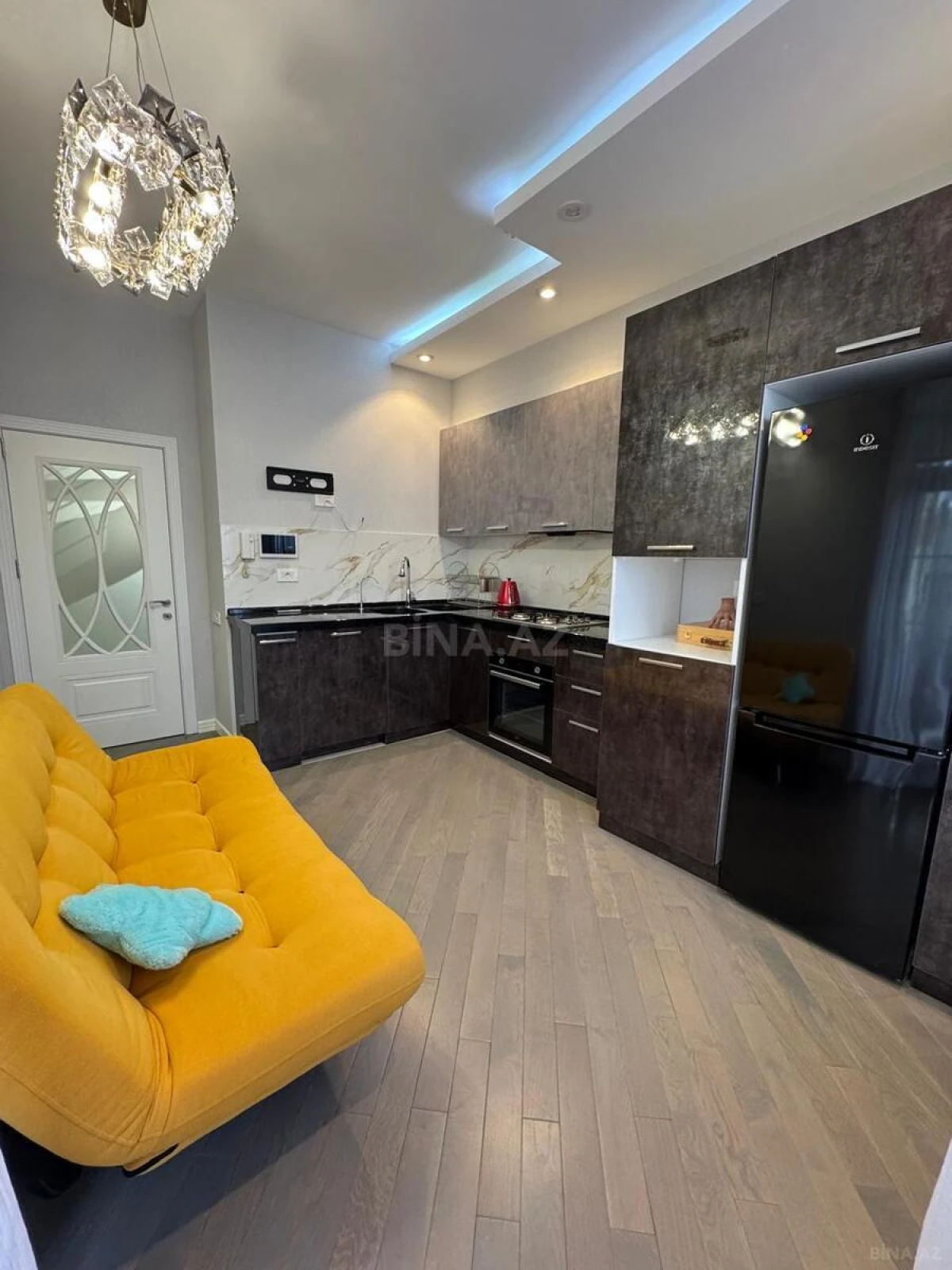Satılır 6 otaqlı mənzil 270 m²
