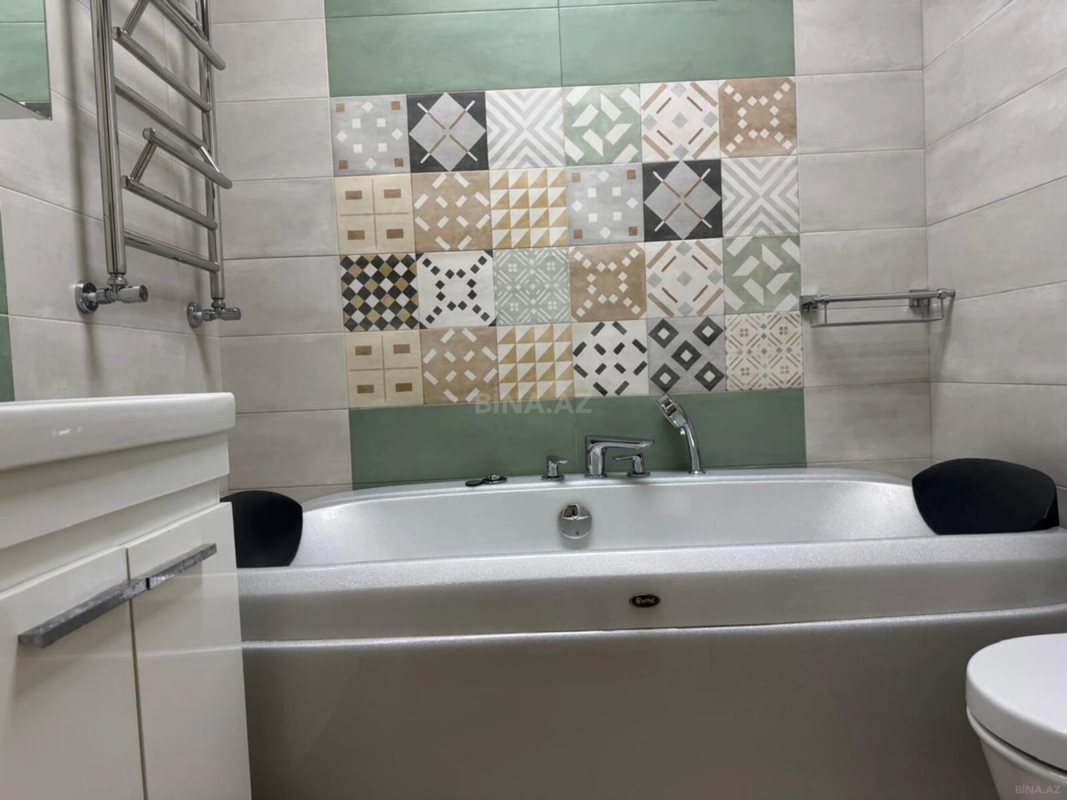 Satılır 6 otaqlı mənzil 270 m²