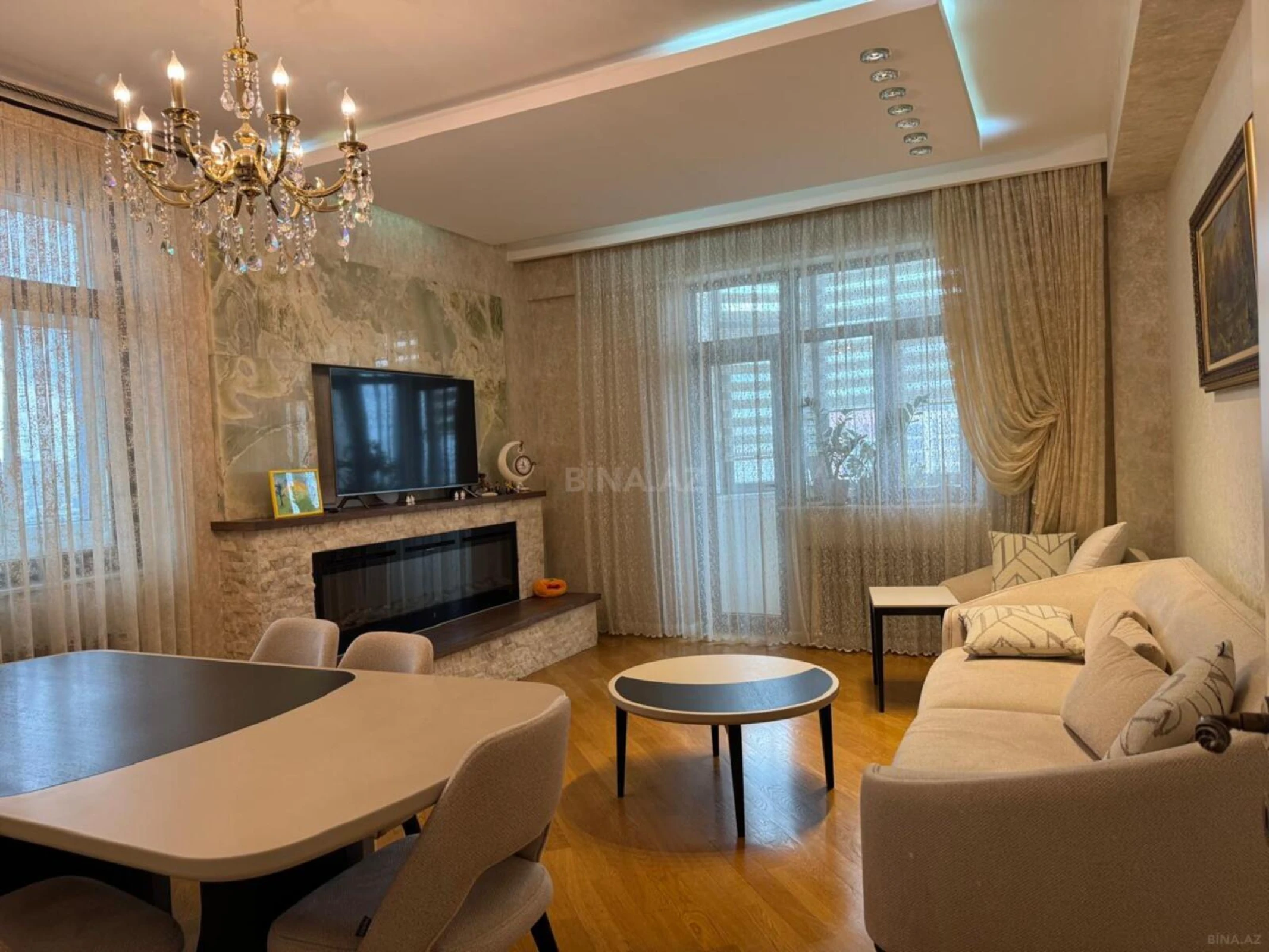Satılır 6 otaqlı mənzil 270 m²
