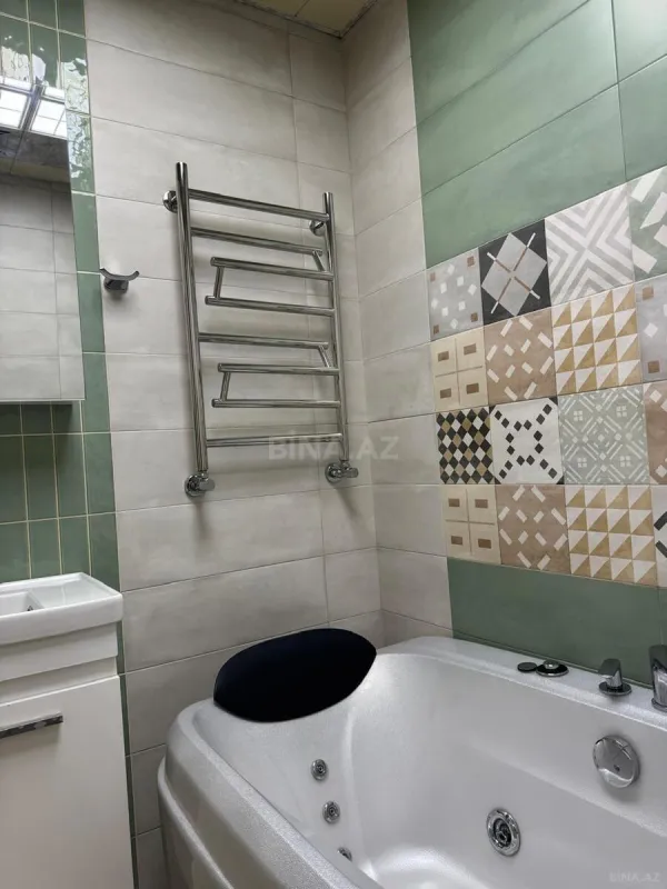 Satılır 6 otaqlı mənzil 270 m²