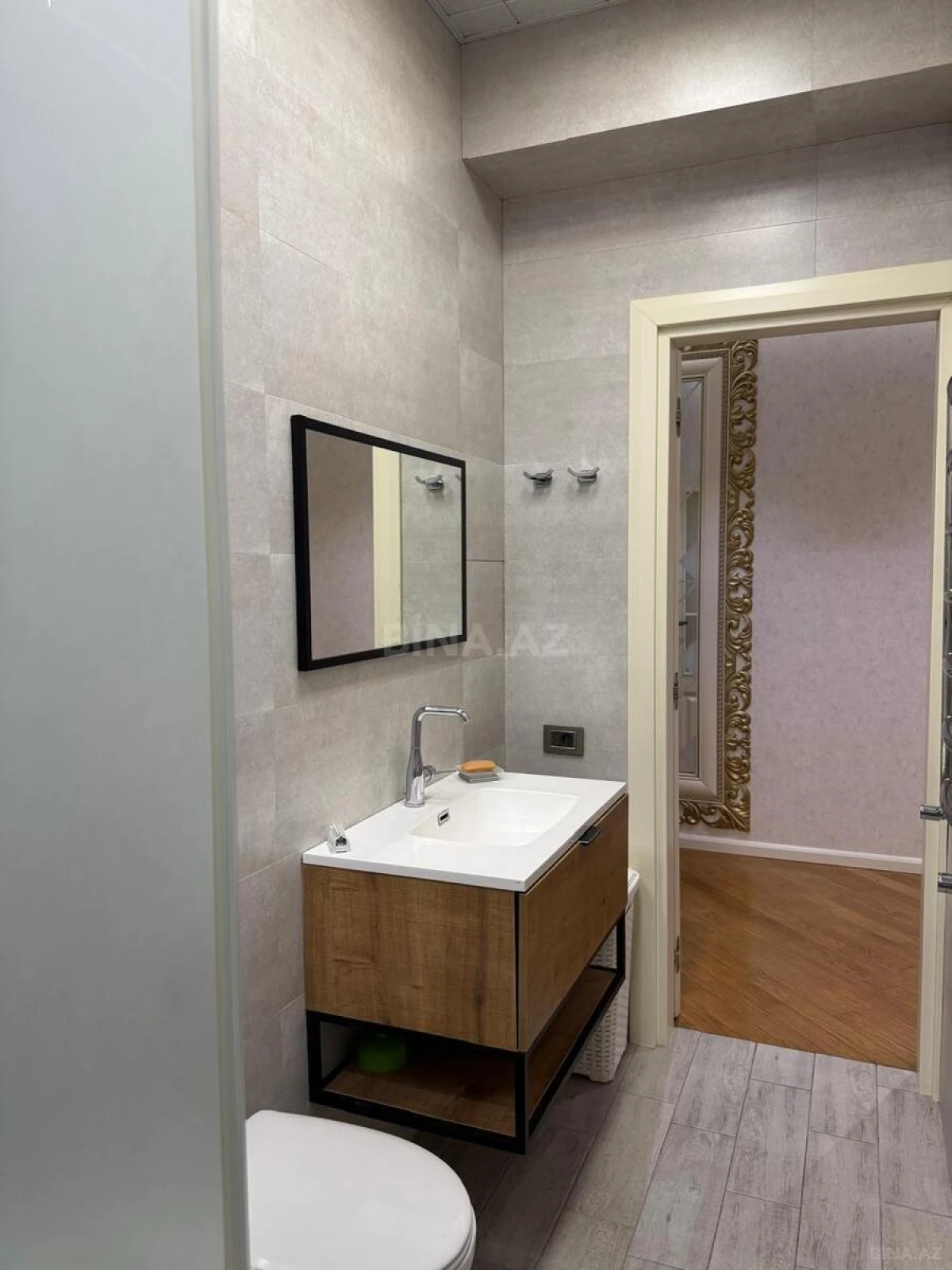 Satılır 6 otaqlı mənzil 270 m²