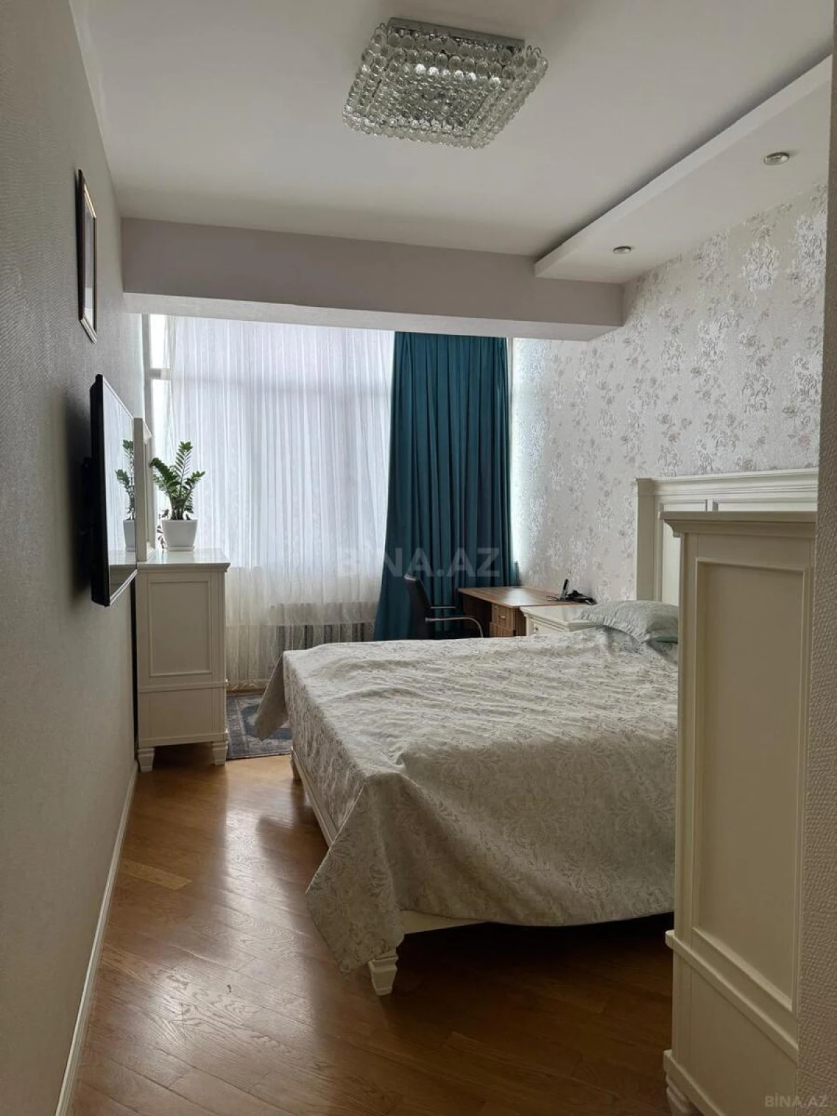 Satılır 6 otaqlı mənzil 270 m²