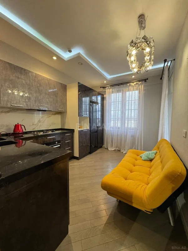 Satılır 6 otaqlı mənzil 270 m²