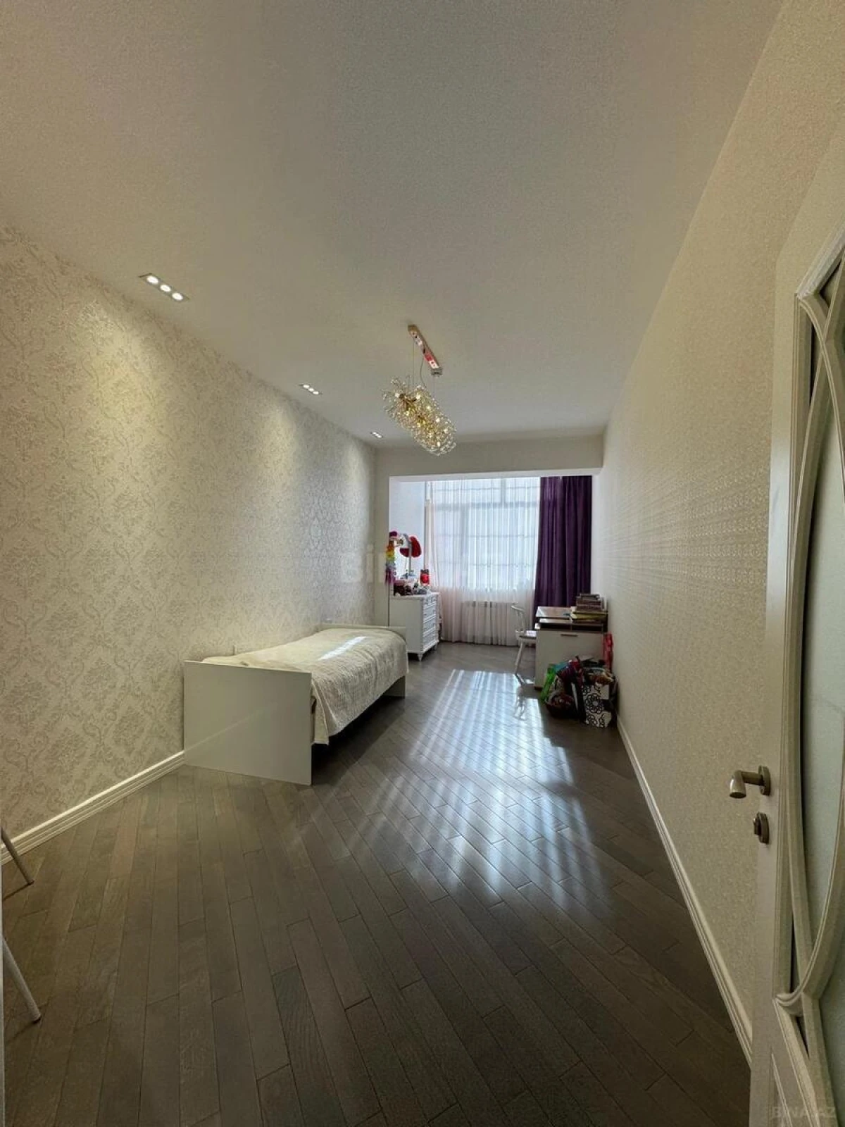 Satılır 6 otaqlı mənzil 270 m²