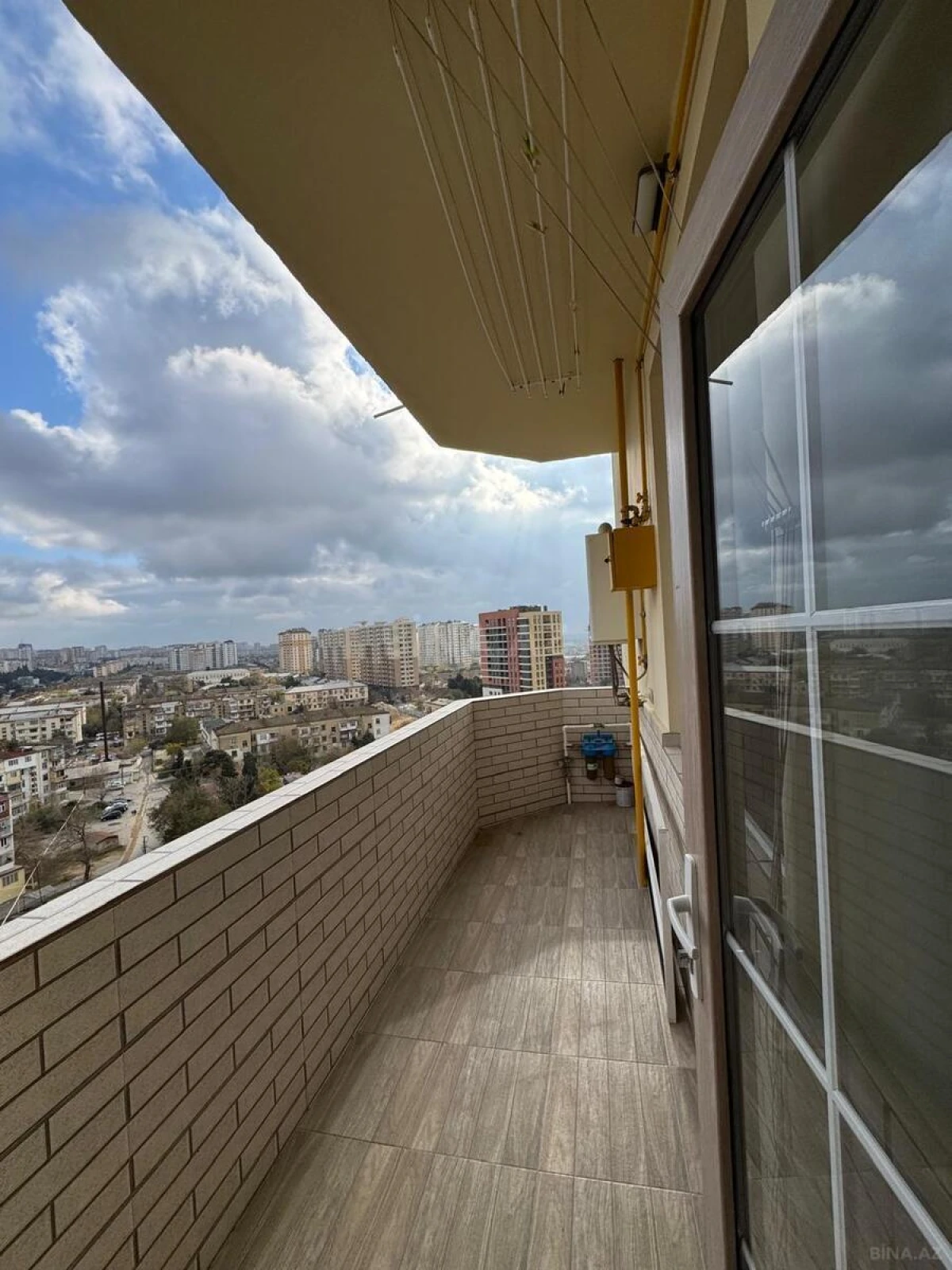 Satılır 6 otaqlı mənzil 270 m²