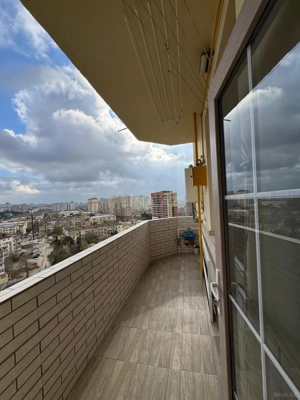Satılır 6 otaqlı mənzil 270 m²