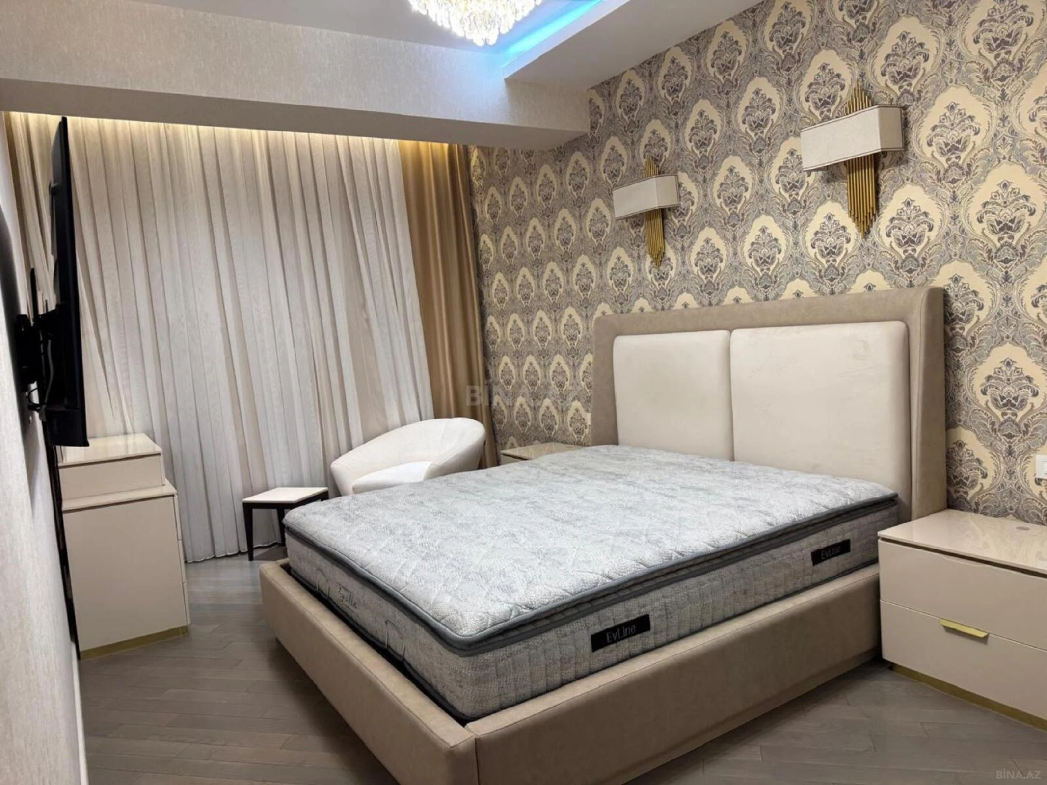 Satılır 6 otaqlı mənzil 270 m²