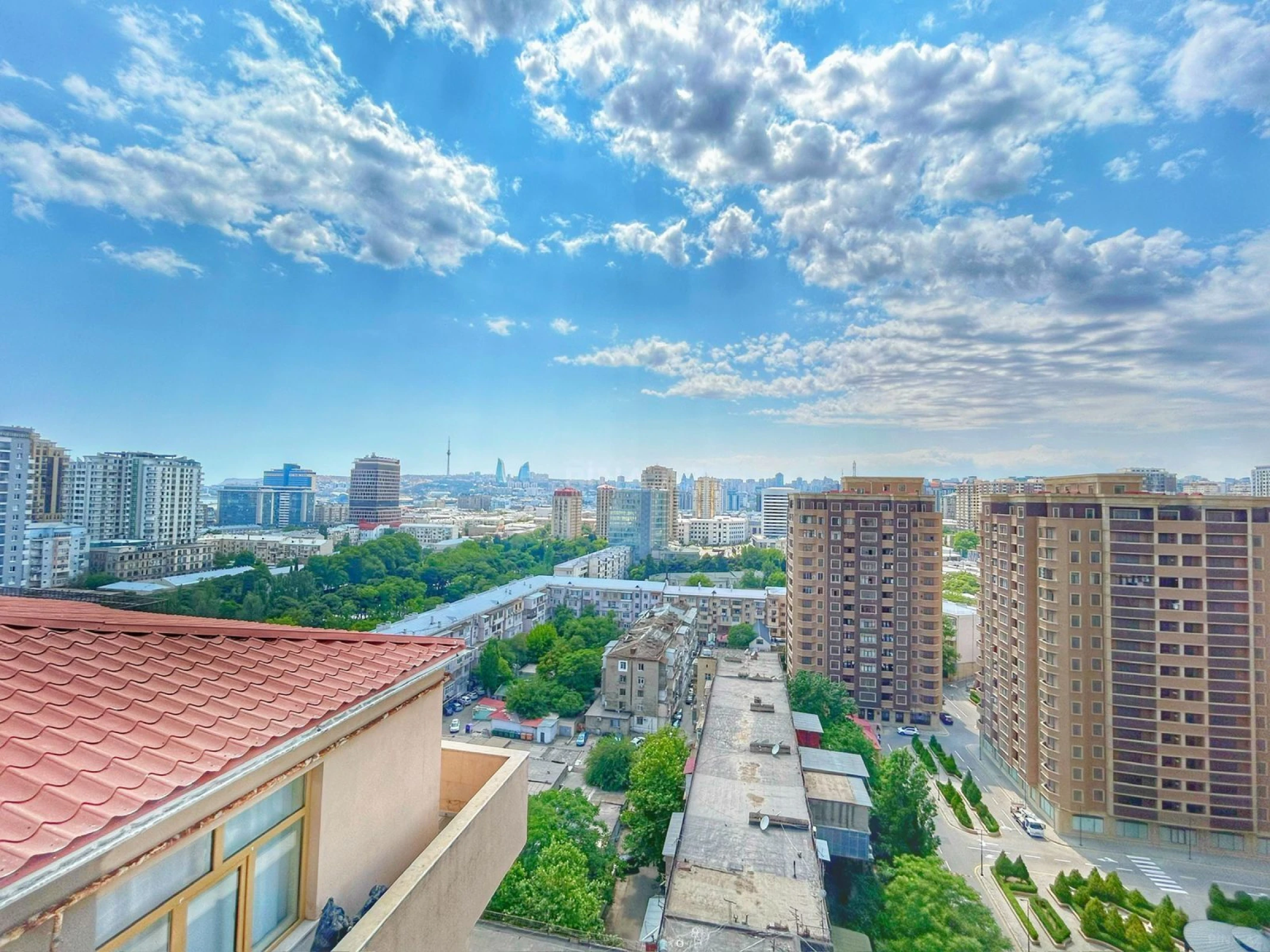Kirayə verilir 4 otaqlı mənzil 180 m²