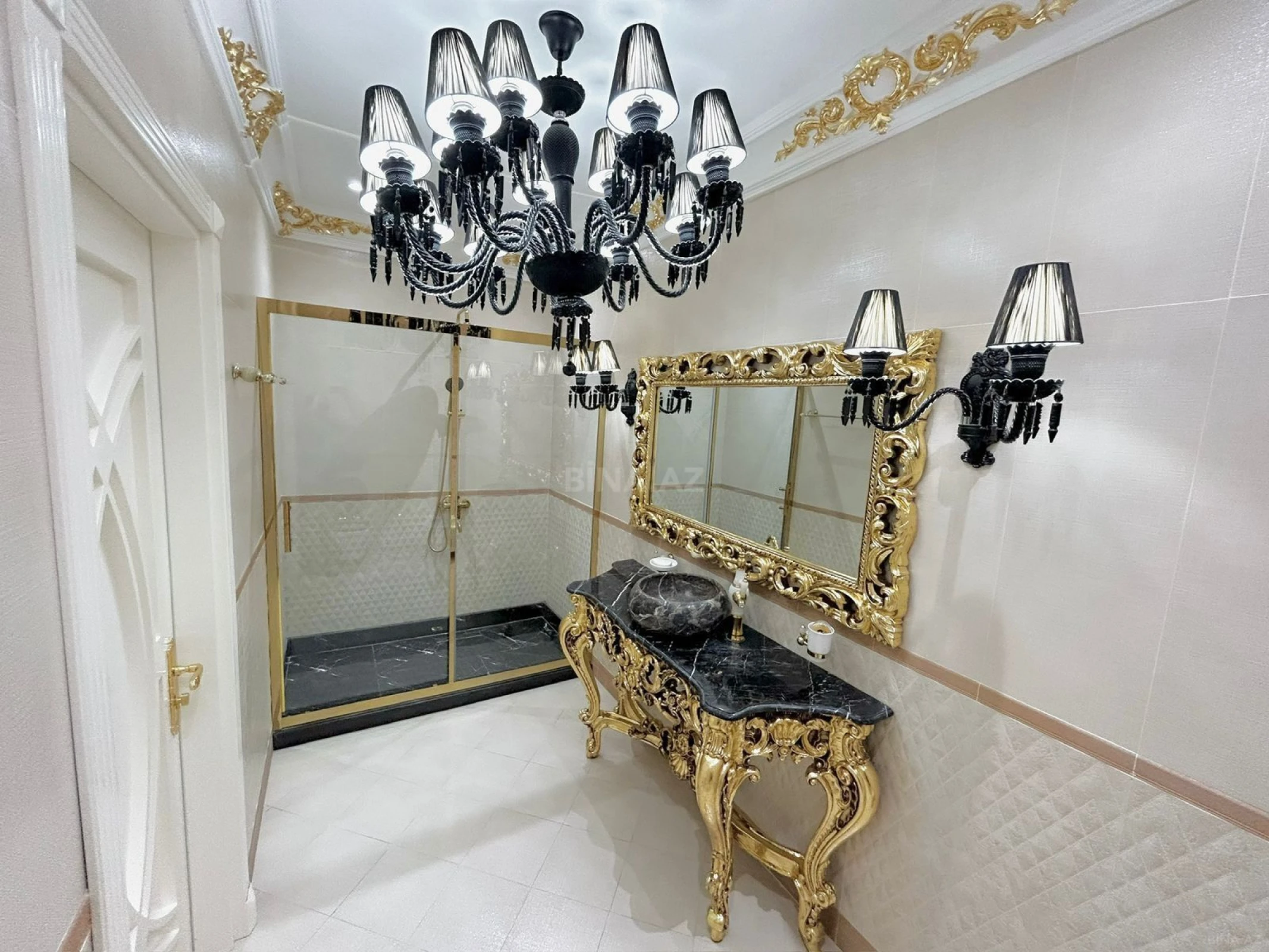 Kirayə verilir 4 otaqlı mənzil 180 m²