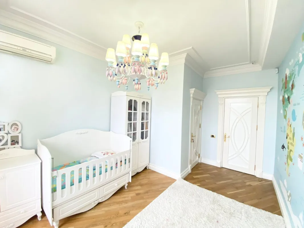 Kirayə verilir 4 otaqlı mənzil 180 m²