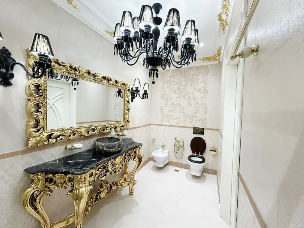 Kirayə verilir 4 otaqlı mənzil 180 m²