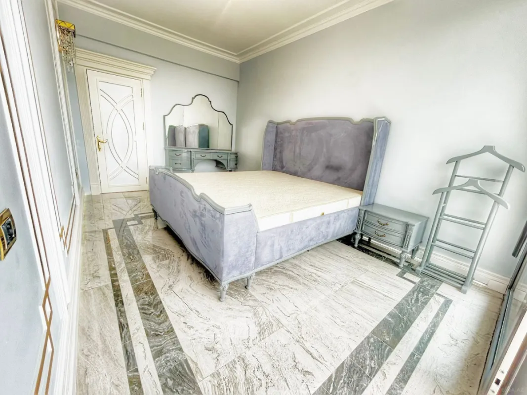 Kirayə verilir 4 otaqlı mənzil 180 m²