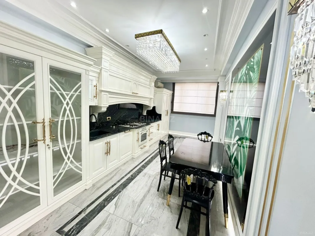 Kirayə verilir 4 otaqlı mənzil 180 m²