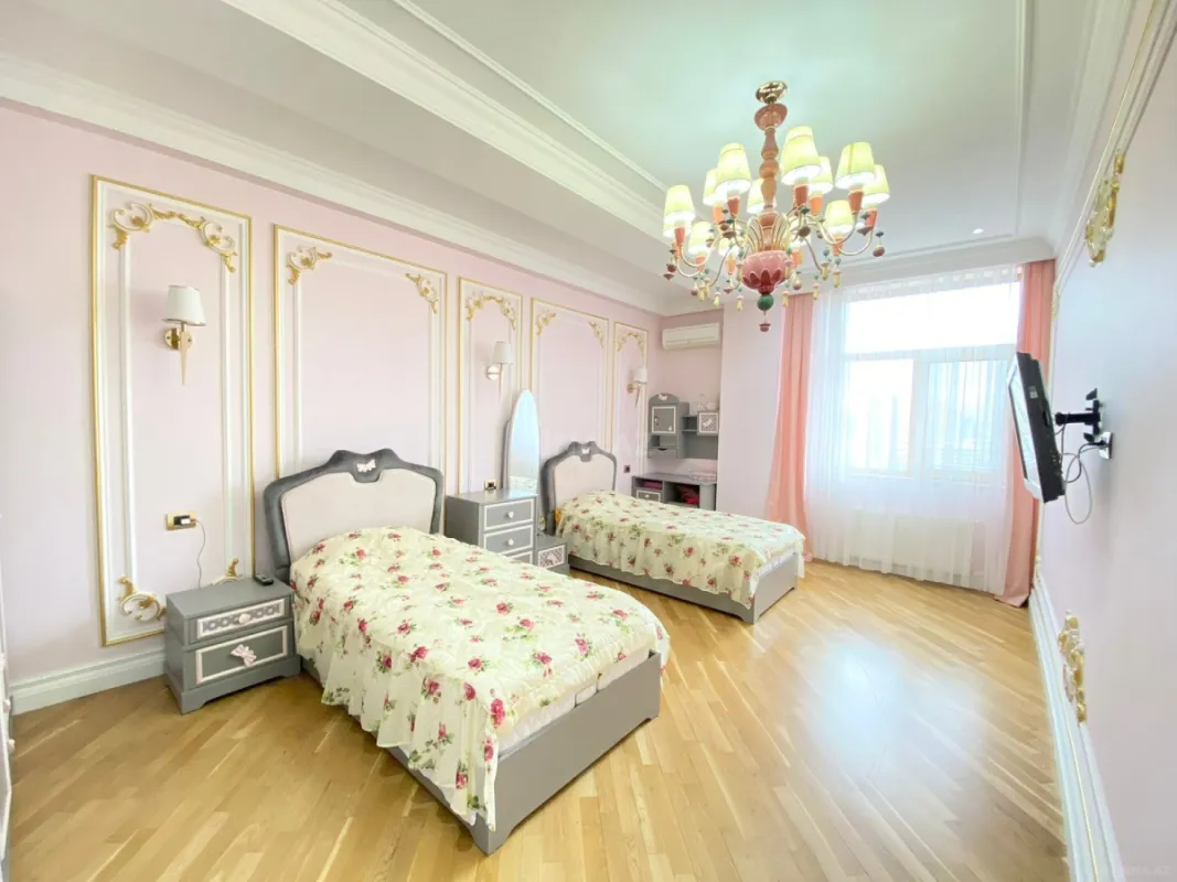 Kirayə verilir 4 otaqlı mənzil 180 m²