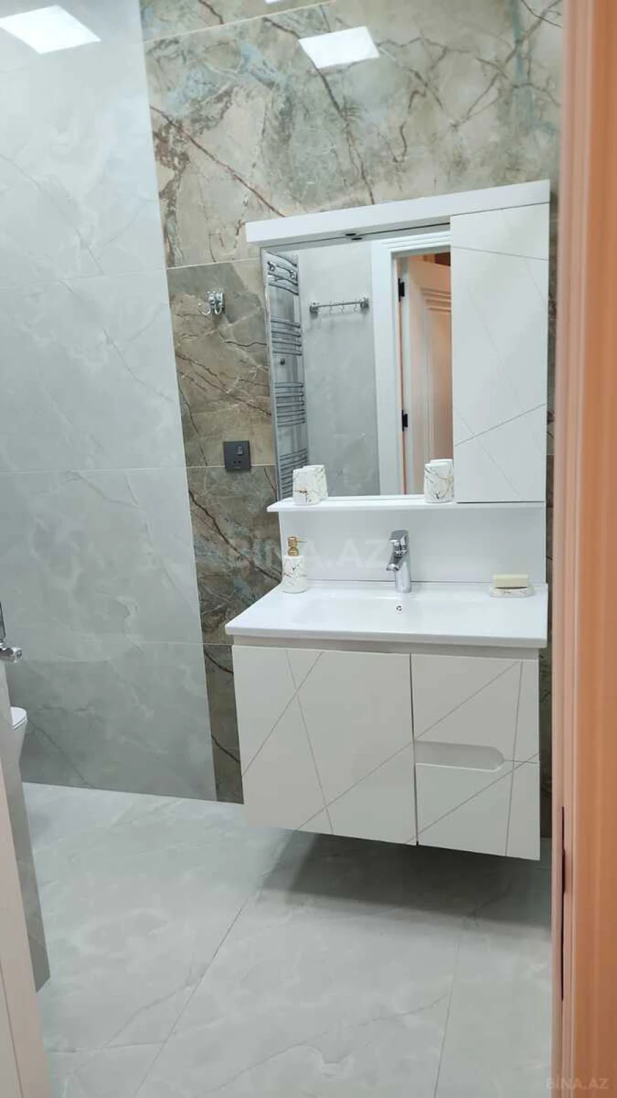 Kirayə verilir 2 otaqlı mənzil 73 m²