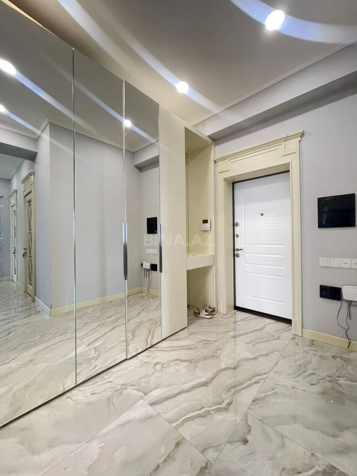 Kirayə verilir 2 otaqlı mənzil 76 m²