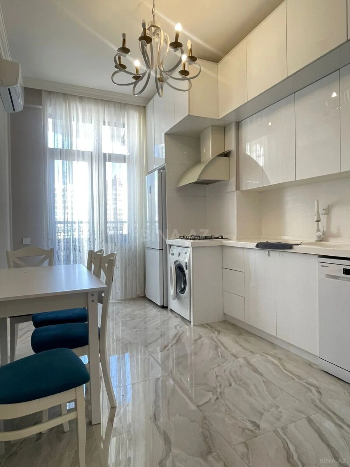 Kirayə verilir 2 otaqlı mənzil 76 m²